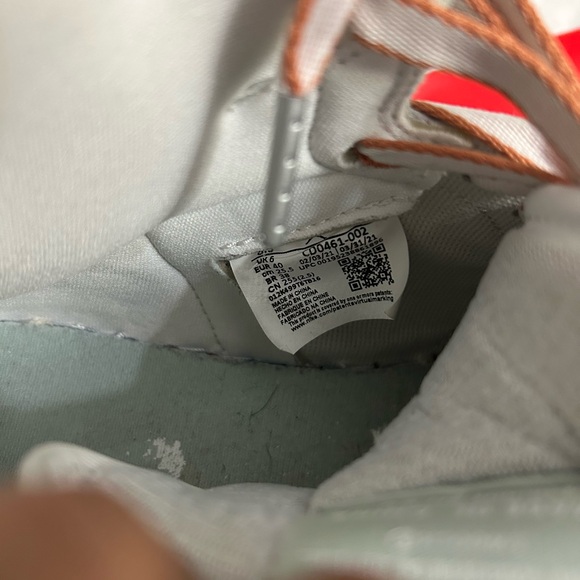 Women’s Sea Foam  Air Jordan Retro High 1’s - Picture 2 of 6